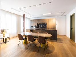 SE VENDE PISO DE 4 DORMITORIOS EN PLENO CENTRO CON REFORMA DE LUJO Y MUEBLES DE DISEÑO EXCLUSIVO photo 0