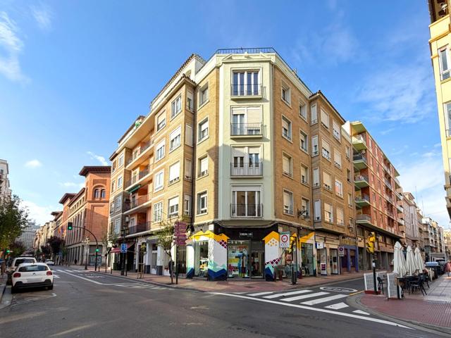 SE VENDE PISO DE TRES DORMITORIOS PARA ENTRAR A VIVIR EN SAN VICENTE DE PAÚL - ZARAGOZA CENTRO photo 0