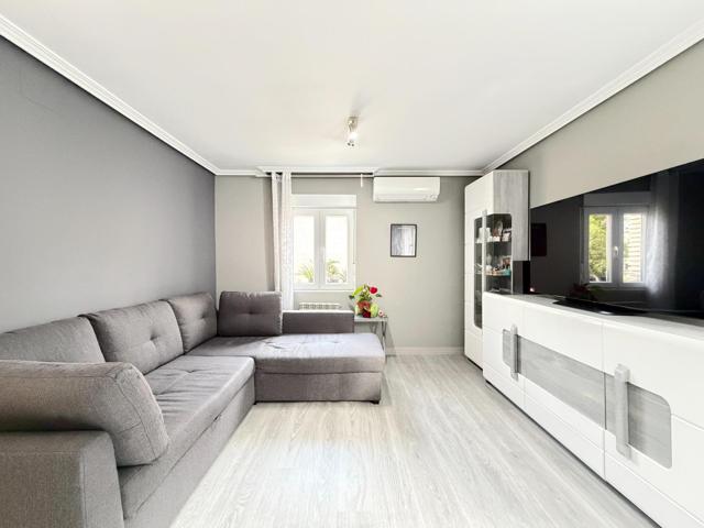 SE VENDE PISO TOTALMENTE REFORMADO DE DOS DORMITORIOS EN TORRERO photo 0