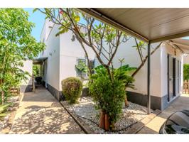 Chalet unifamiliar en venta en Espartinas photo 0
