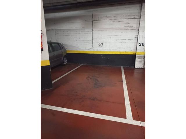 Gran plaza de garaje cerca de la Renfe photo 0