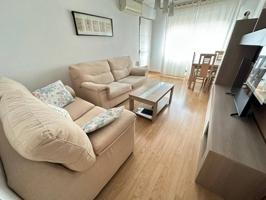 CASALIA presenta: Piso luminoso con terraza en Zona Reyes photo 0