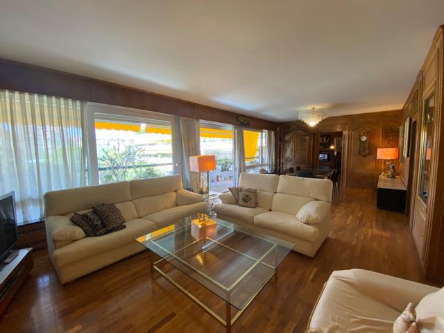 Increíble piso en la zona alta de Barcelona, totalmente exterior, en venta. photo 0