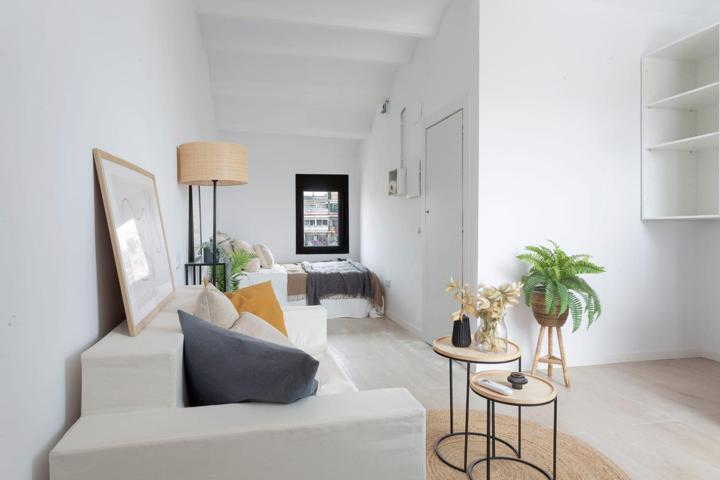 Ático reformado con trastero en Sants – Rentable e impecable photo 0