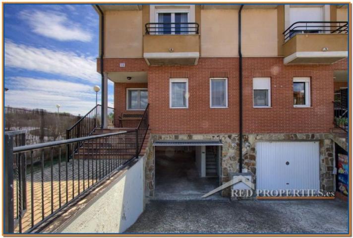 Unifamiliar Pareada En venta en Puente Villarente, Valdefresno photo 0