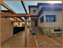 Unifamiliar Pareada En venta en Castilla La Mancha, Olias Del Rey photo 0