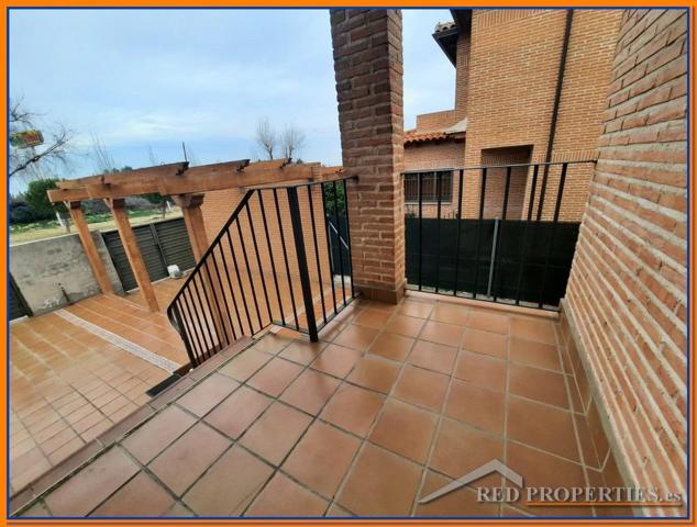 Unifamiliar Pareada En venta en Castilla La Mancha, Olias Del Rey photo 0