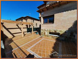 Unifamiliar Pareada En venta en Castilla La Mancha, Olias Del Rey photo 0