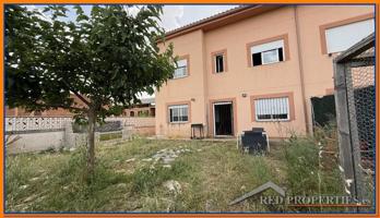 Unifamiliar Pareada En venta en Castilla La Mancha, Chozas De Canales photo 0