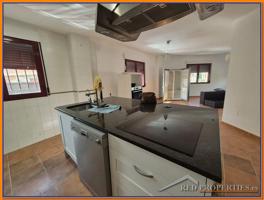 Venta Piso con Garaje en zona centro Camarena photo 0