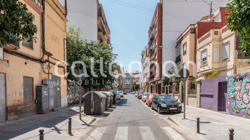 Solar en Torrefiel junto a Salesianos photo 0