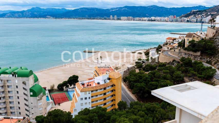 Edificio en venta en primera línea Junto al mar en Playa los Olivos. photo 0