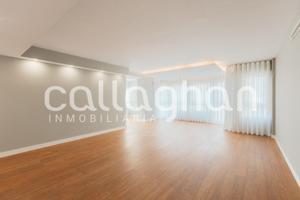 Exclusivo piso de 187m² en la mejor zona de Valencia: lujo, confort y estilo de vida photo 0