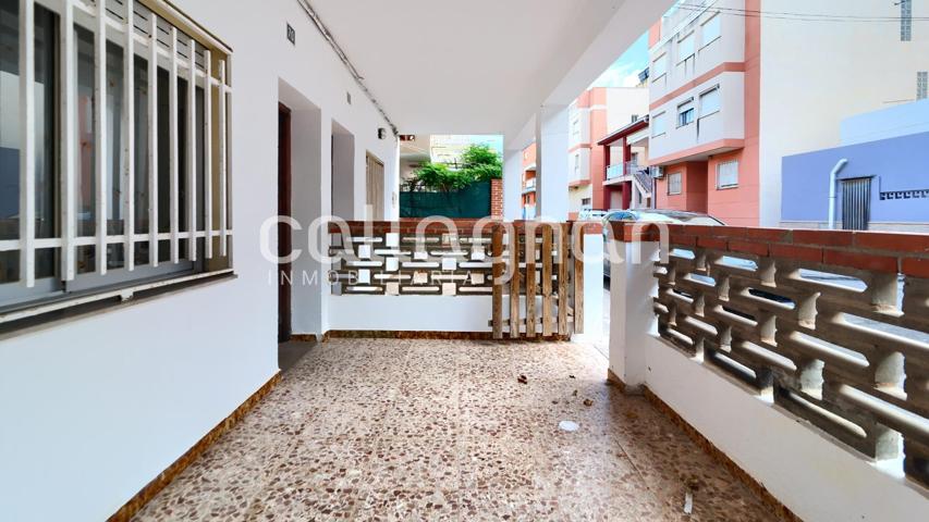 Venta de vivienda en planta baja con 3 habitaciones en playa de Xilxes photo 0