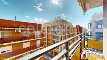 ¡Oportunidad en Valencia! Encantador piso en la zona de la Raiosa photo 0