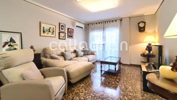 Amplio piso en Ciudad de las Artes y las Ciencias, listo para entrar a vivir photo 0