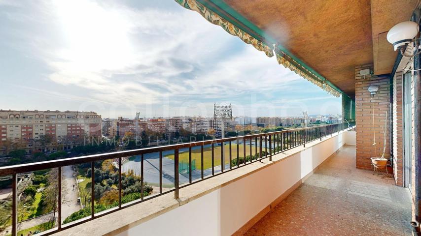 Vivienda exclusiva con vistas privilegiadas al skyline histórico de Valencia photo 0