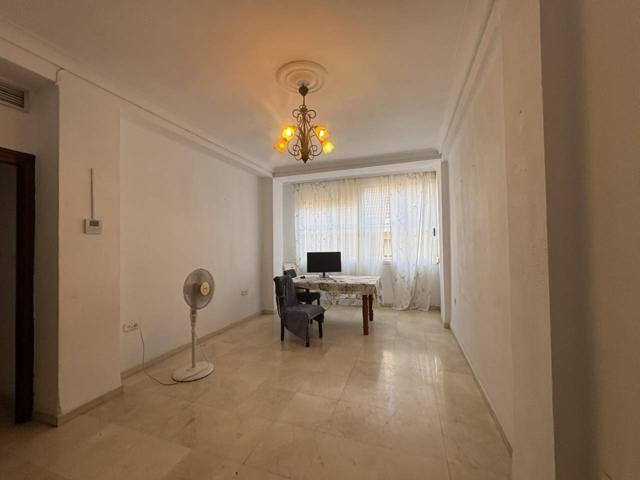Piso en venta en Los Remedios(41011) photo 0