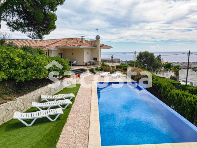 Casa con amplia parcela y jardín en Roca Grossa, Lloret de Mar photo 0