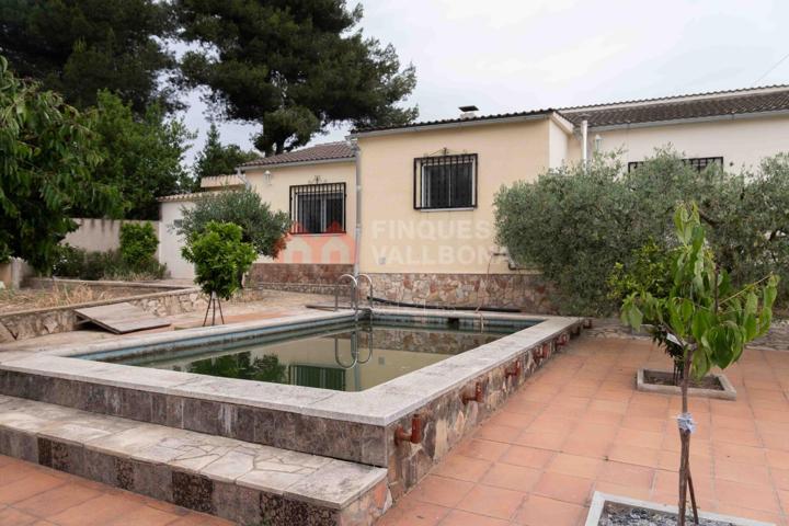 Casa tipo chalet con terreno, piscina y 4 habitaciones – ¡Lista para disfrutar! photo 0
