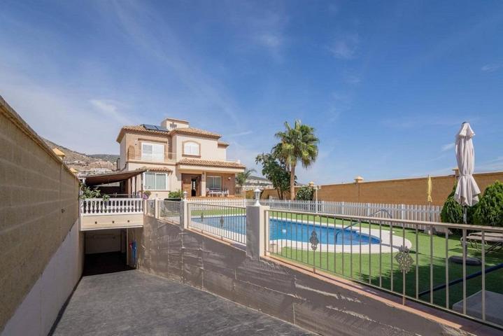 Villa seminueva 414 m2, 5 dorm. + bodega 3 baños y aseo, vistas a mar y parque. Piscina garajes photo 0