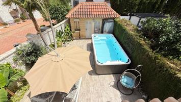 Exclusivo adosado de esquina completamente reformado con piscina privada en Benalmádena Pueblo photo 0