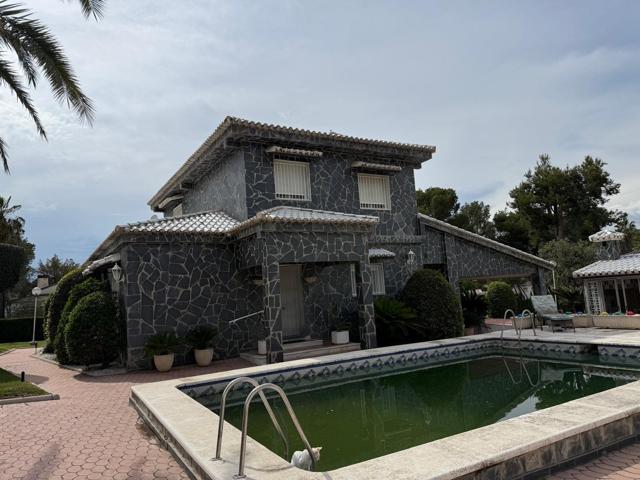 SE VENDE ESTUPENDO CHALET EN SAN GERARDO photo 0