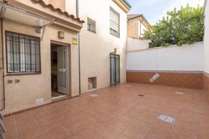 !!Bonita casa adosada en el barrio de Los Periodistas, Granada!! photo 0