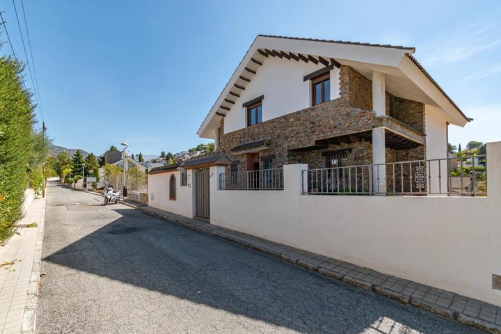 Amplia y Moderna Casa en Cumbres Verdes, La Zubia - Oportunidad Única photo 0