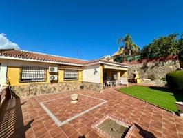 Chalet independiente en Miraflores del Palo, Málaga: espacio y comodidad photo 0