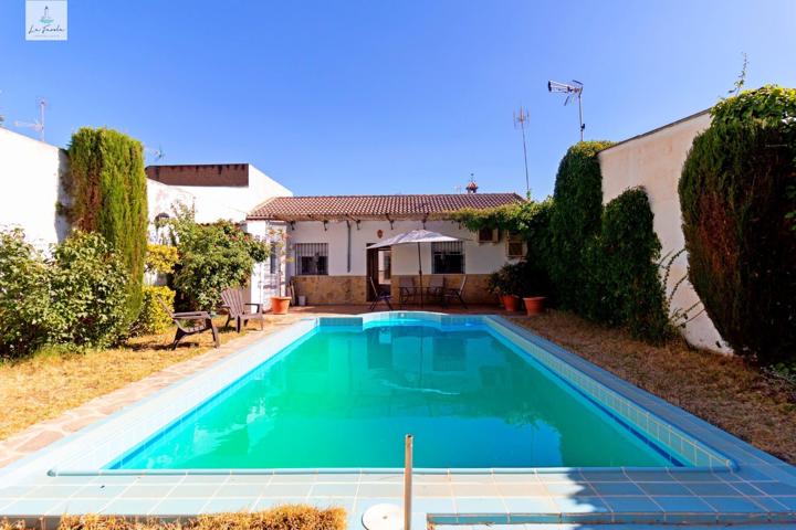 BONITO CHALET CON JARDIN Y PISCINA EN ESTACIÓN DE SALINAS photo 0