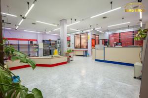LOCAL CON GRANDES ESCAPARATES EN AVDA. DEL EJERCITO photo 0