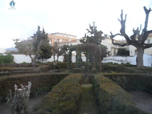 Venta de palacete en el centro de La Zubia. photo 0
