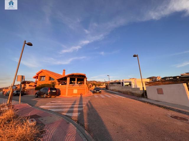 Parcela en venta en urbanización Altos de La Zubia photo 0