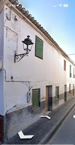 Venta de casa antigua en el centro de La Zubia para derribo. photo 0