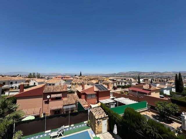 Venta de chalet independiente en La Zubia. photo 0