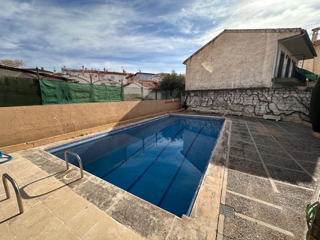 Venta de gran Chalet en pleno centro de La Zubia photo 0