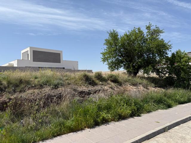 Venta de parcela urbana en La Zubia photo 0