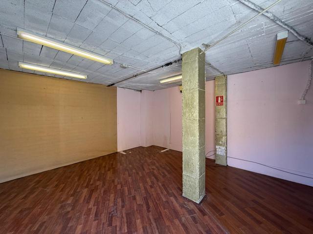 Local comercial en alquiler en La Zubia photo 0