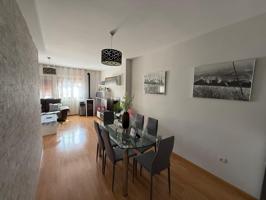 Venta de piso en el centro de La Zubia. photo 0
