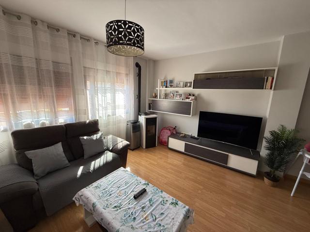 Venta de piso en el centro de La Zubia. photo 0