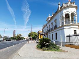 Se vende piso a unos pasos de la Maestranza photo 0