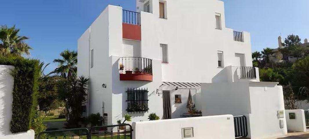 VENTA DE CASA EN LA URBANIZACION LOS PINARES photo 0