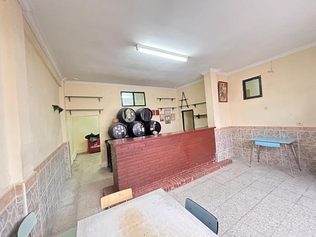 Local comercial con posibilidad de hacer vivienda en zona oeste photo 0