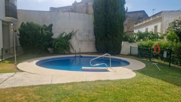 Piso en venta con garaje y piscina comunitaria en Zona Centro photo 0