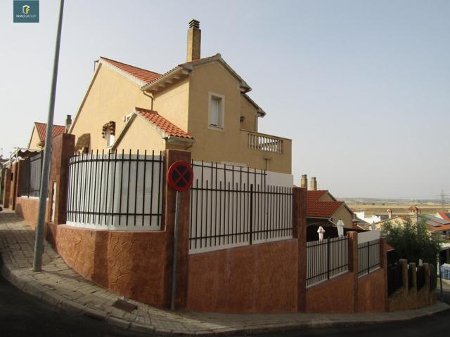 Chalet en venta en Loeches Zona Centro photo 0