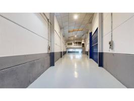 Disponible nave industrial independiente de uso industrial o comercial ubicada en una de las calles principales del Polí photo 0