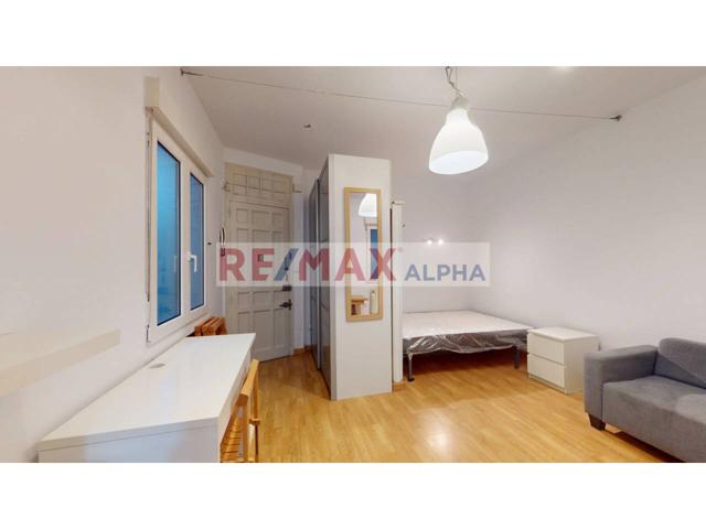 Vive en un edificio racionalista en pleno corazón del barrio de Argüelles, en el distrito Moncloa-Aravaca. photo 0