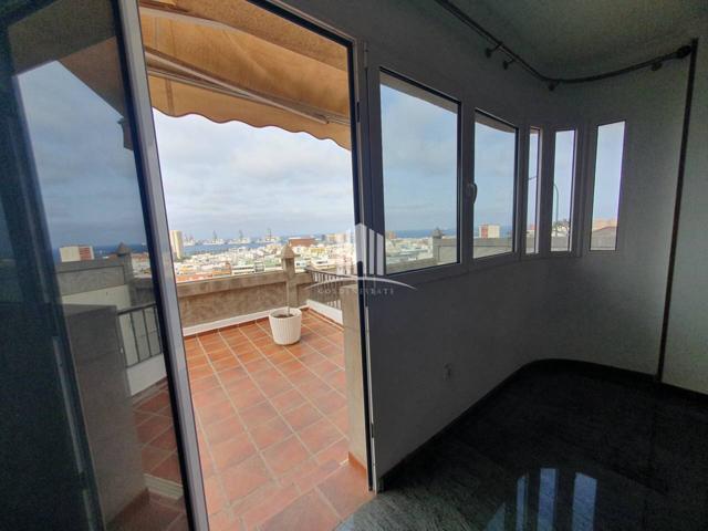 Casa adosada en venta en Ciudad Alta(35014) photo 0