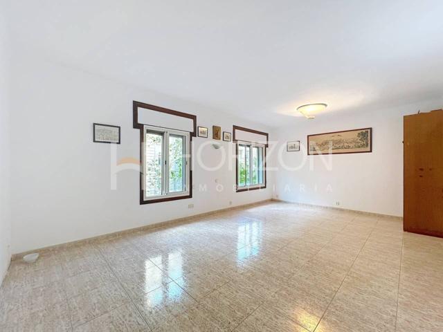 PISO GRANDE A REFORMAR CON MUCHAS POSIBILIDADES EN CARRER VALENCIA photo 0